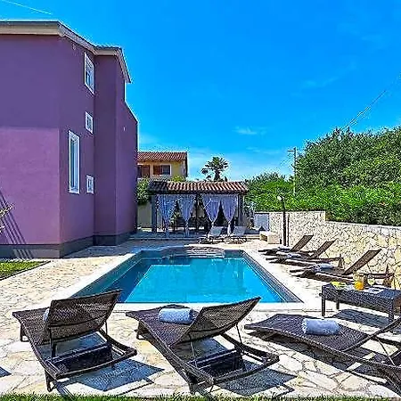 2019 Otel